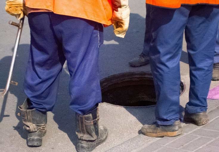 UK Drain Tech Drain Technicians sealing a Manhole